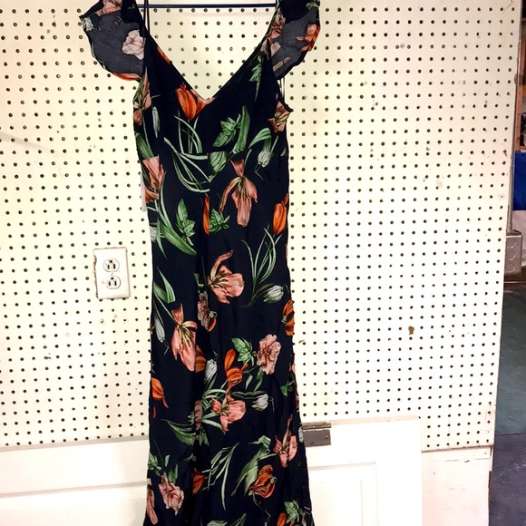 EUC Black w floral print maxi w flutter sleeve - Picture 1 of 5